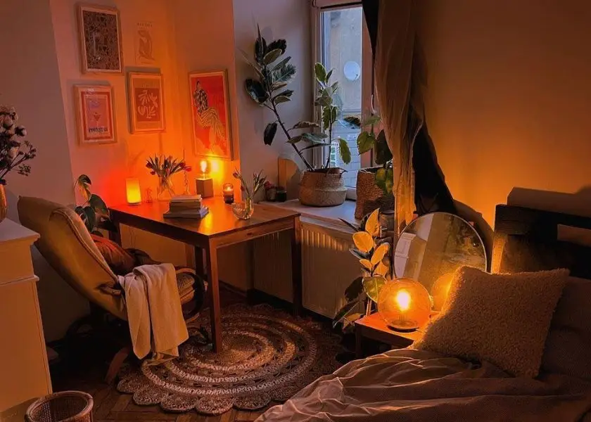 Kamar Estetik Wanita dengan Pencahayaan Warm Light yang Lembut